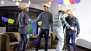 FESTINHA JUNINA VIROU UMA SURUBA